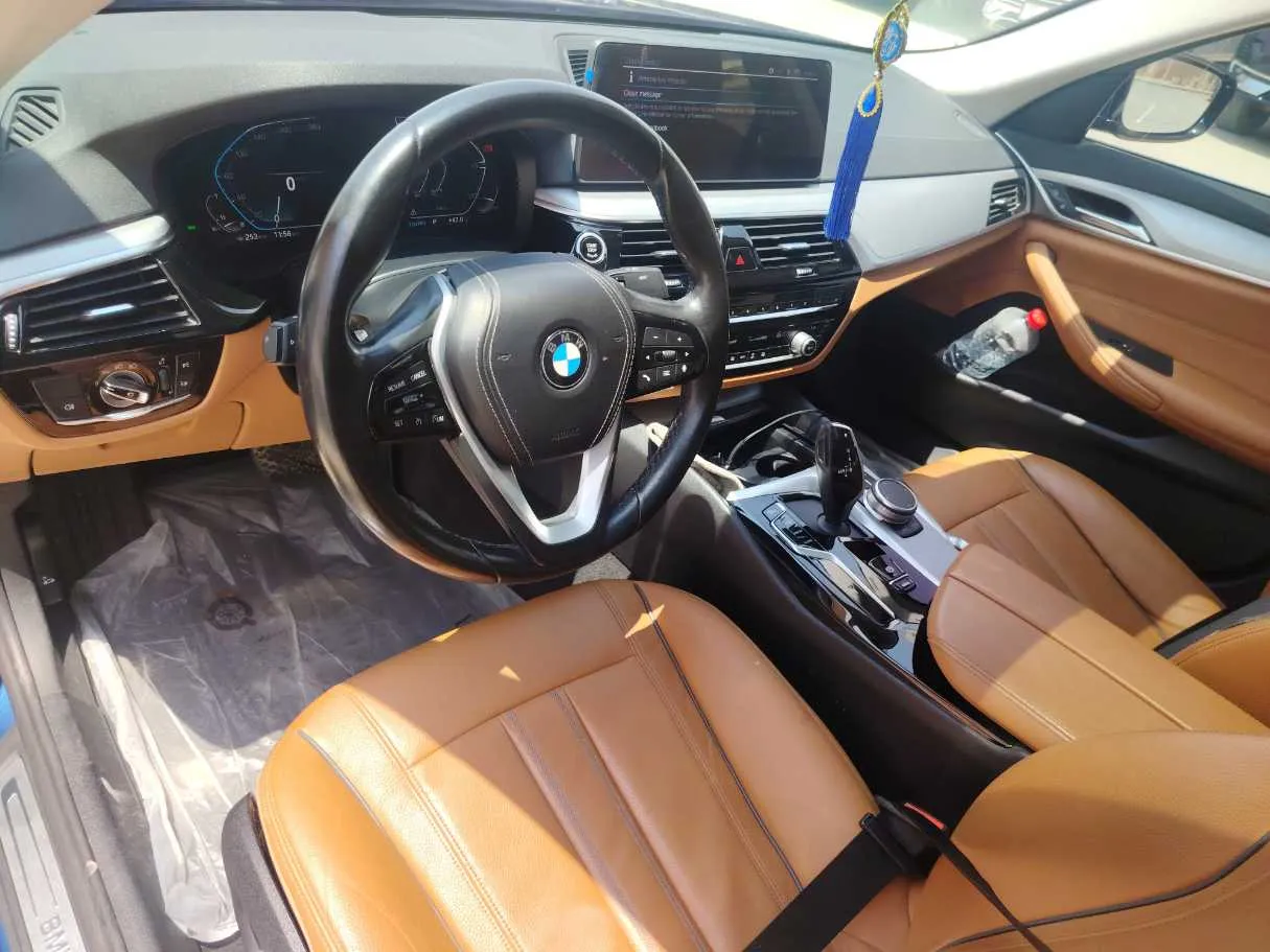 Car image 13