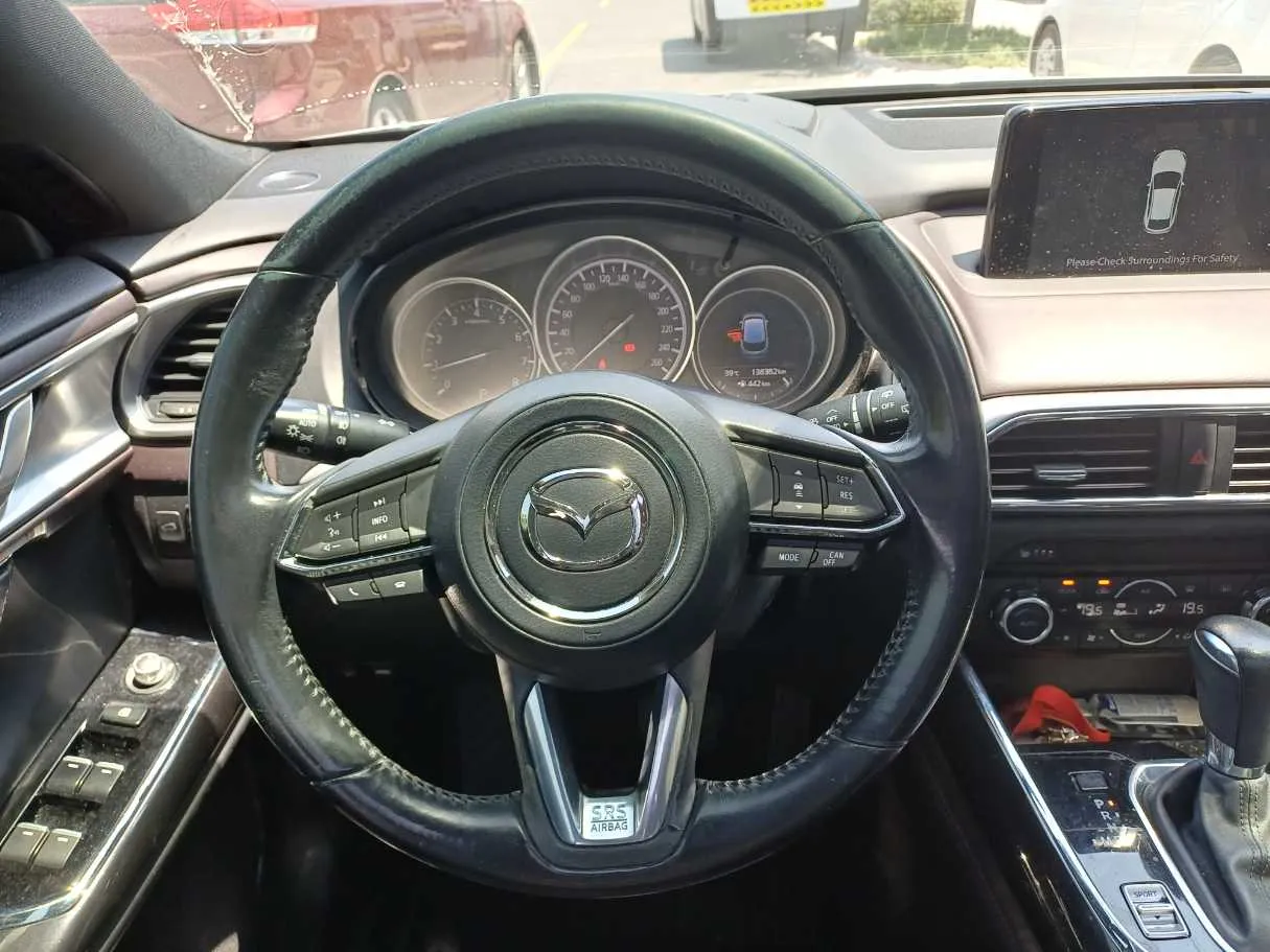 Car image 14
