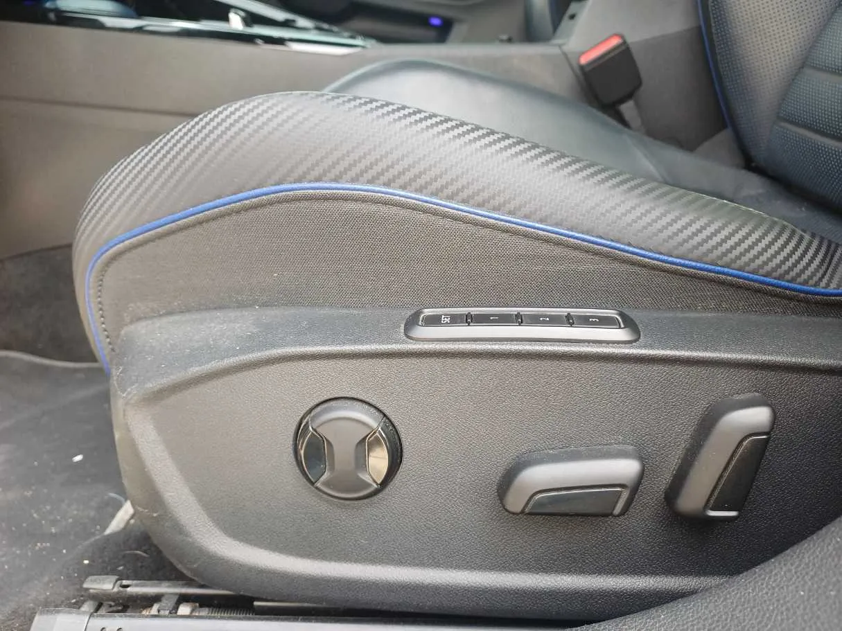 Car image 23