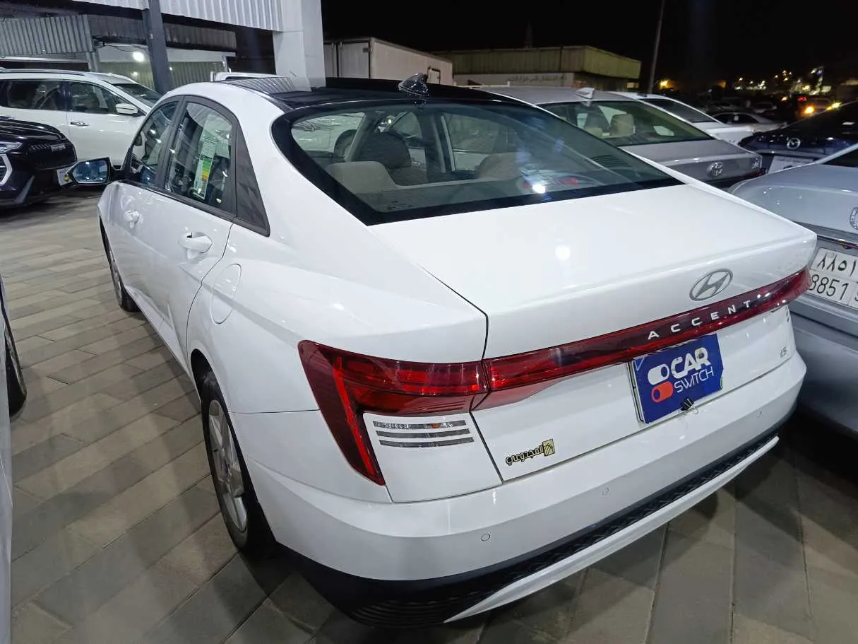 Car image 7