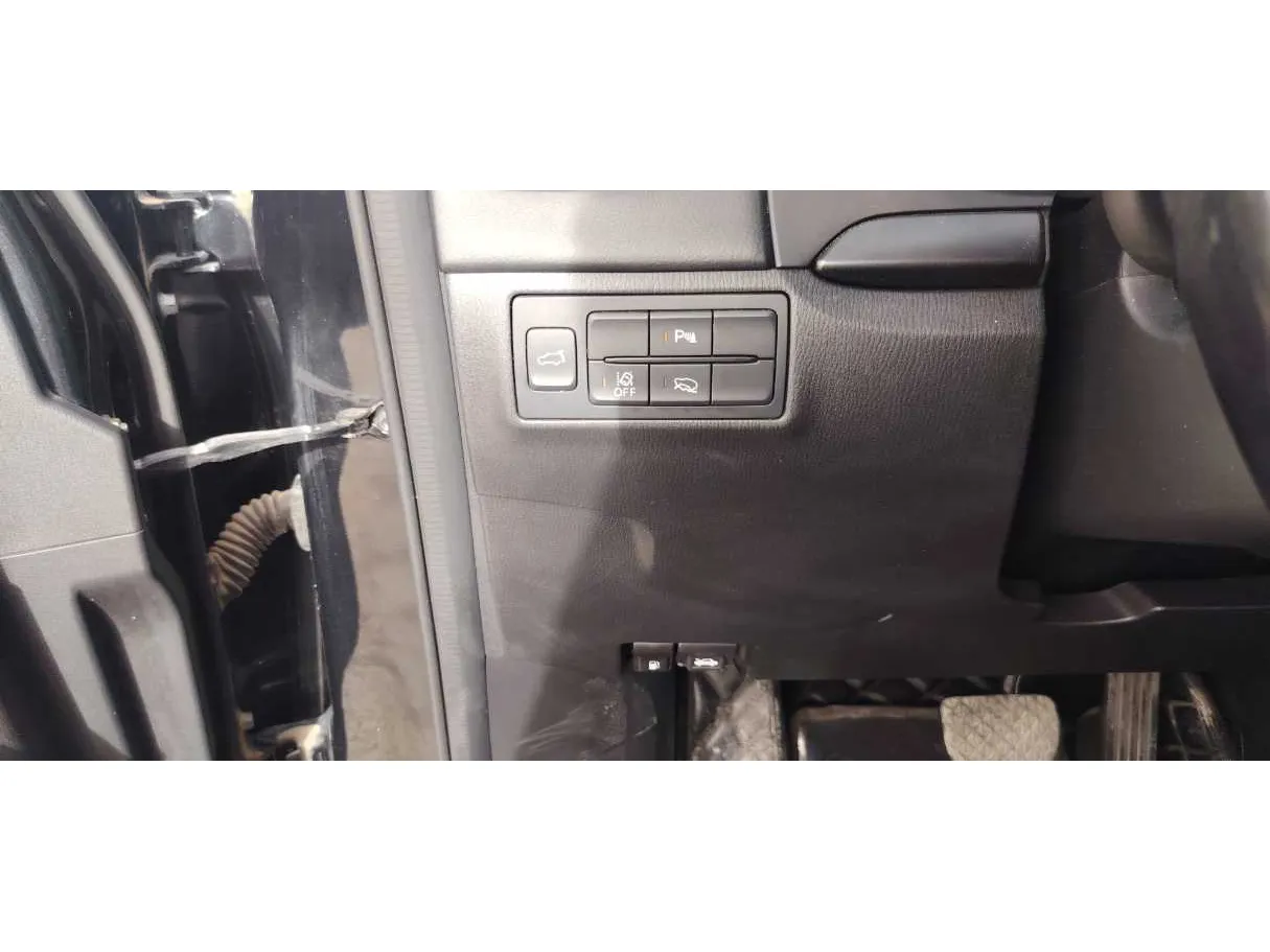 Car image 29