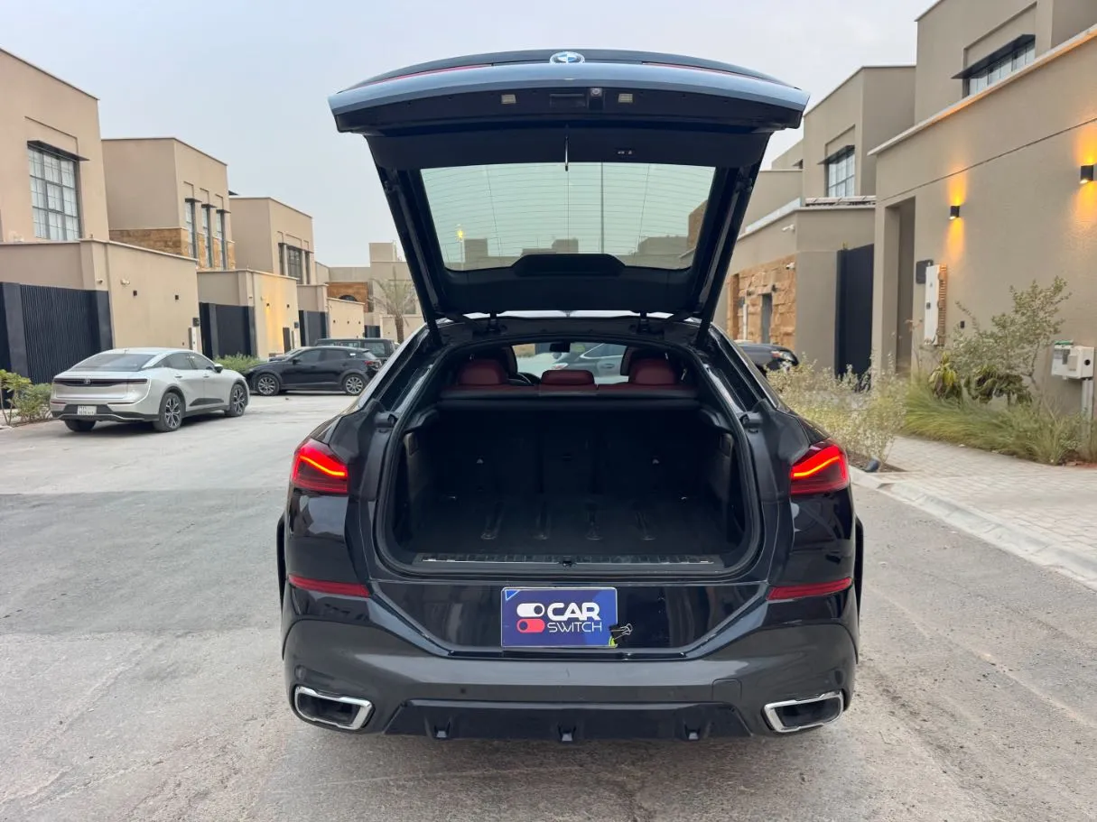 Car image 19