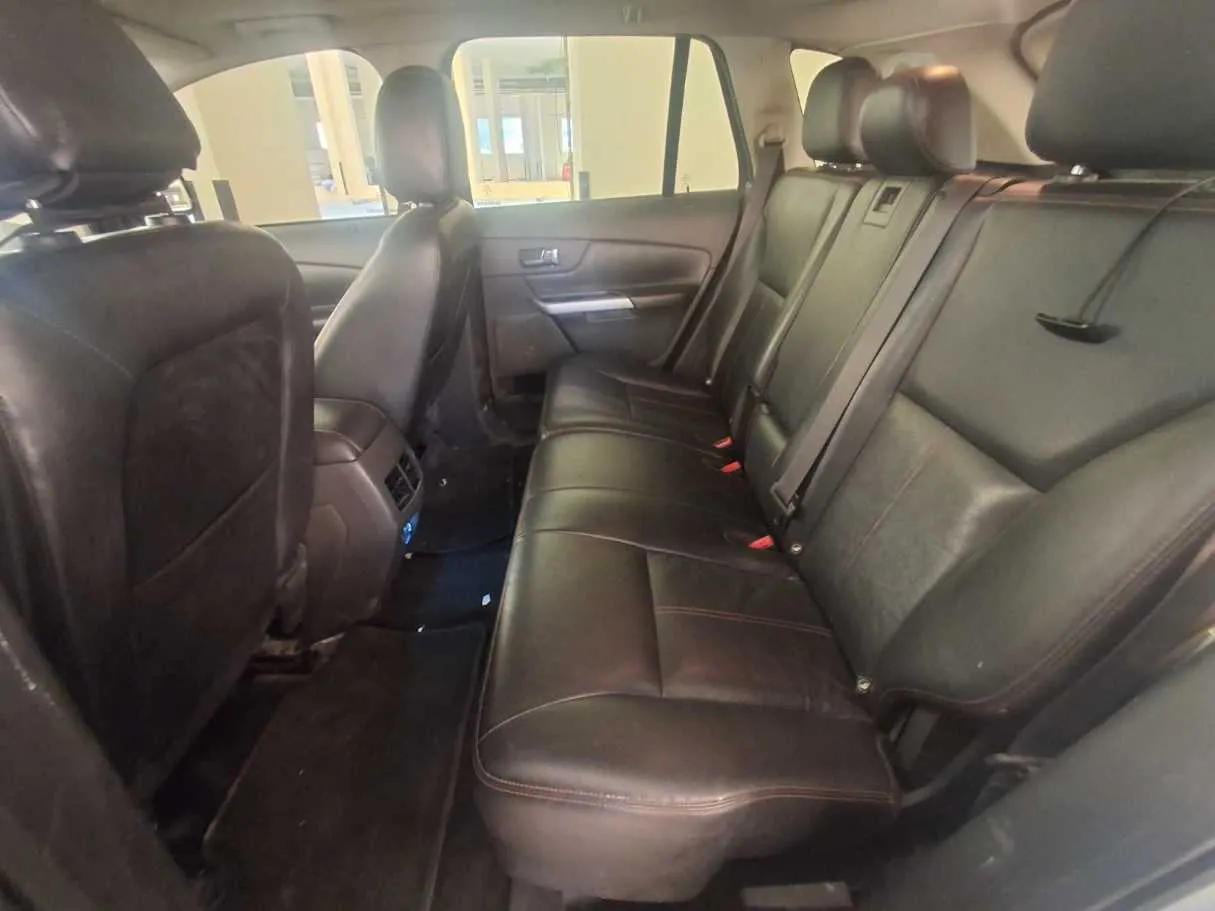 Car image 14