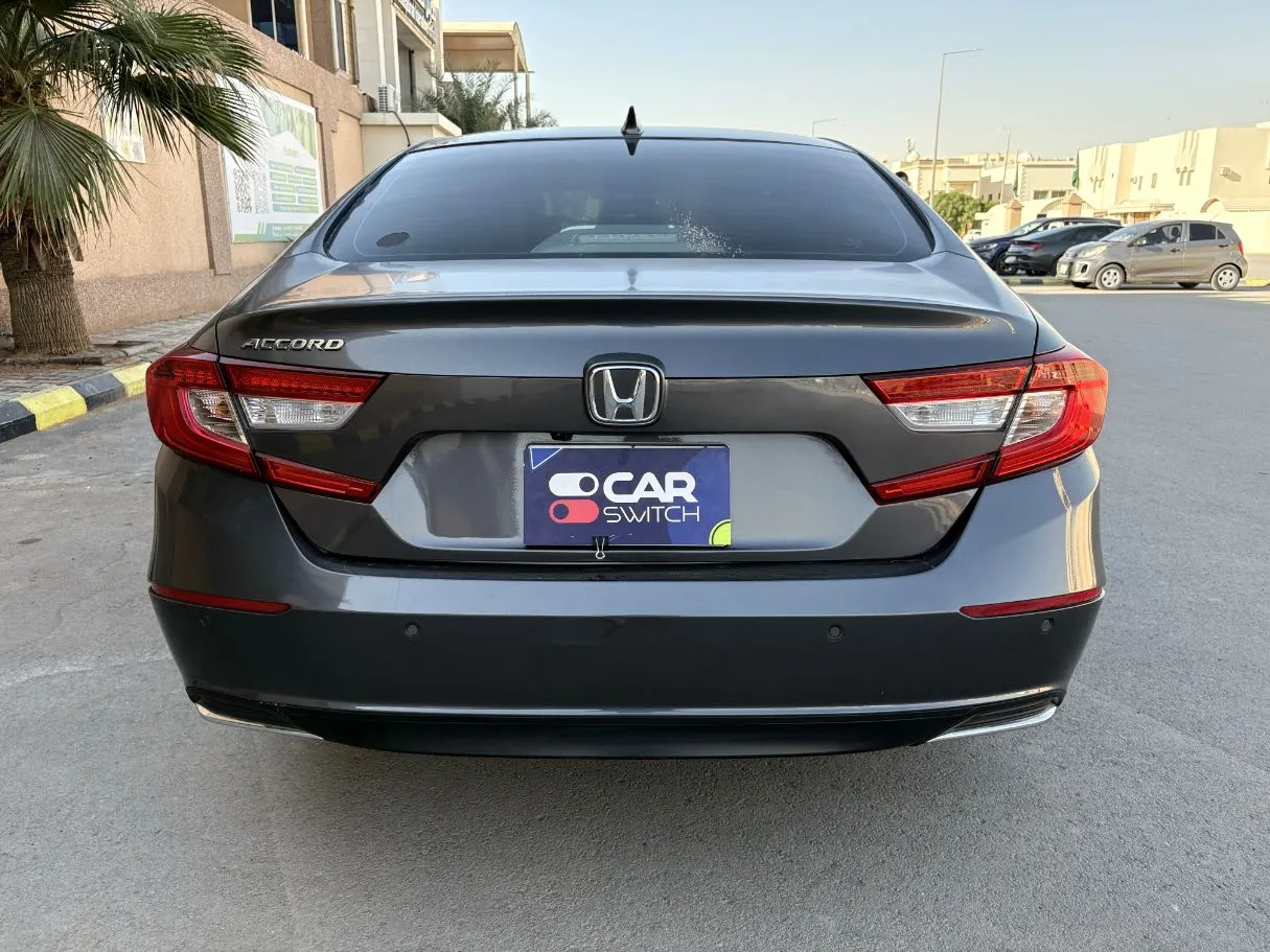 Car image 6