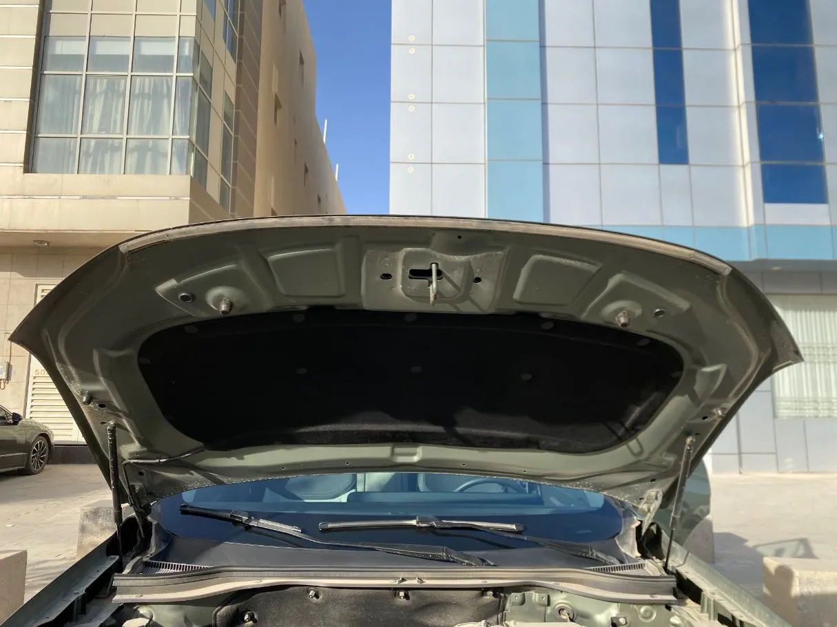 Car image 25