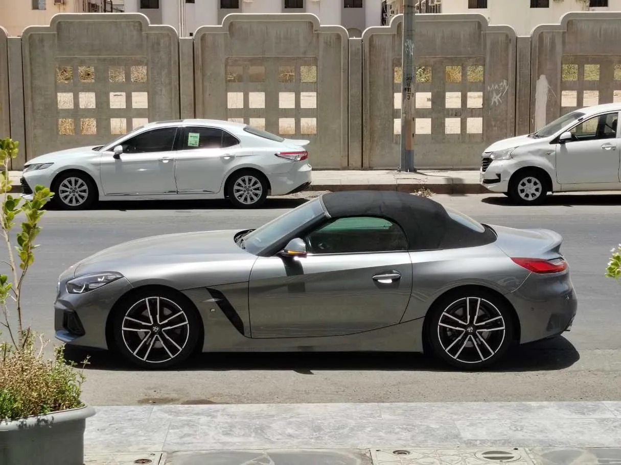 Car image 8
