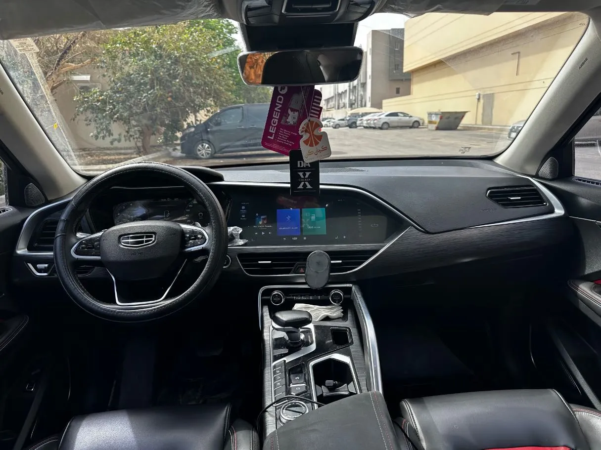 Car image 14