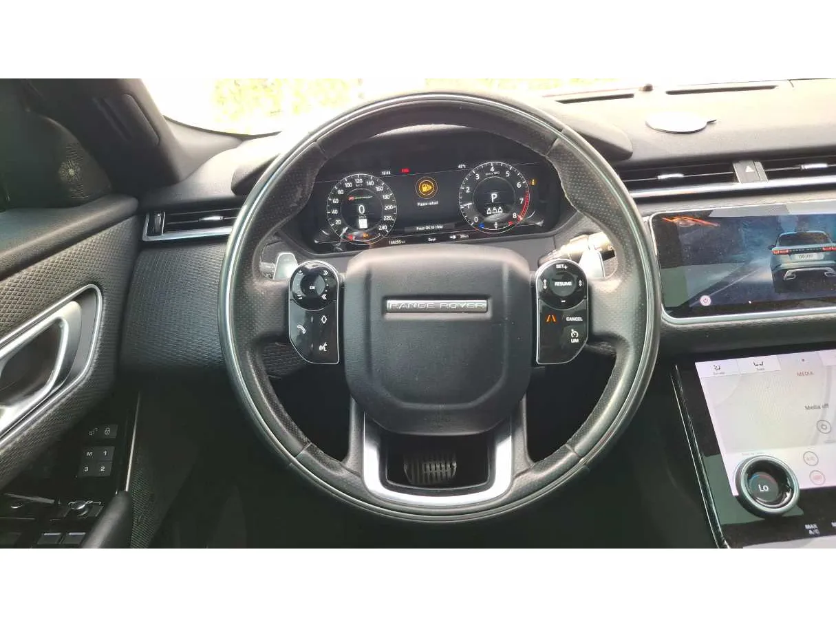 Car image 19