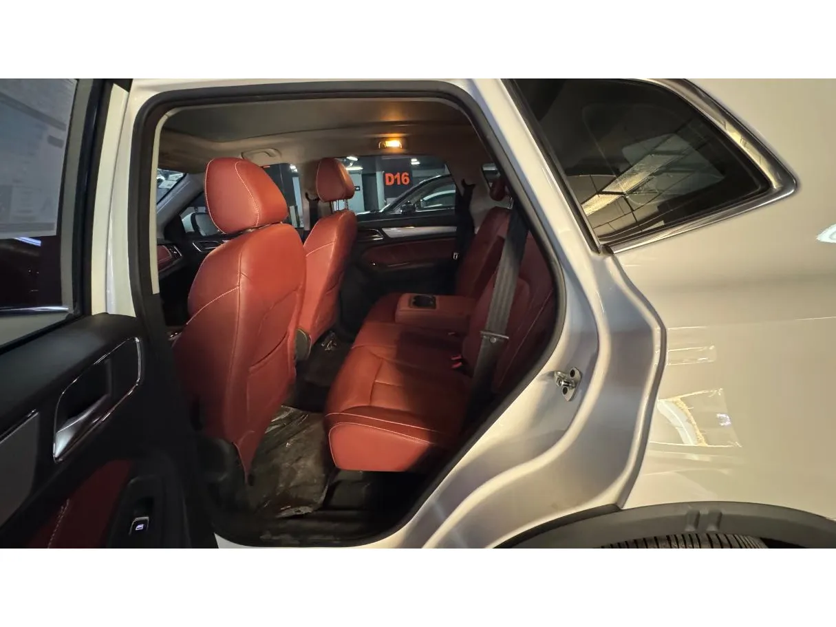 Car image 13