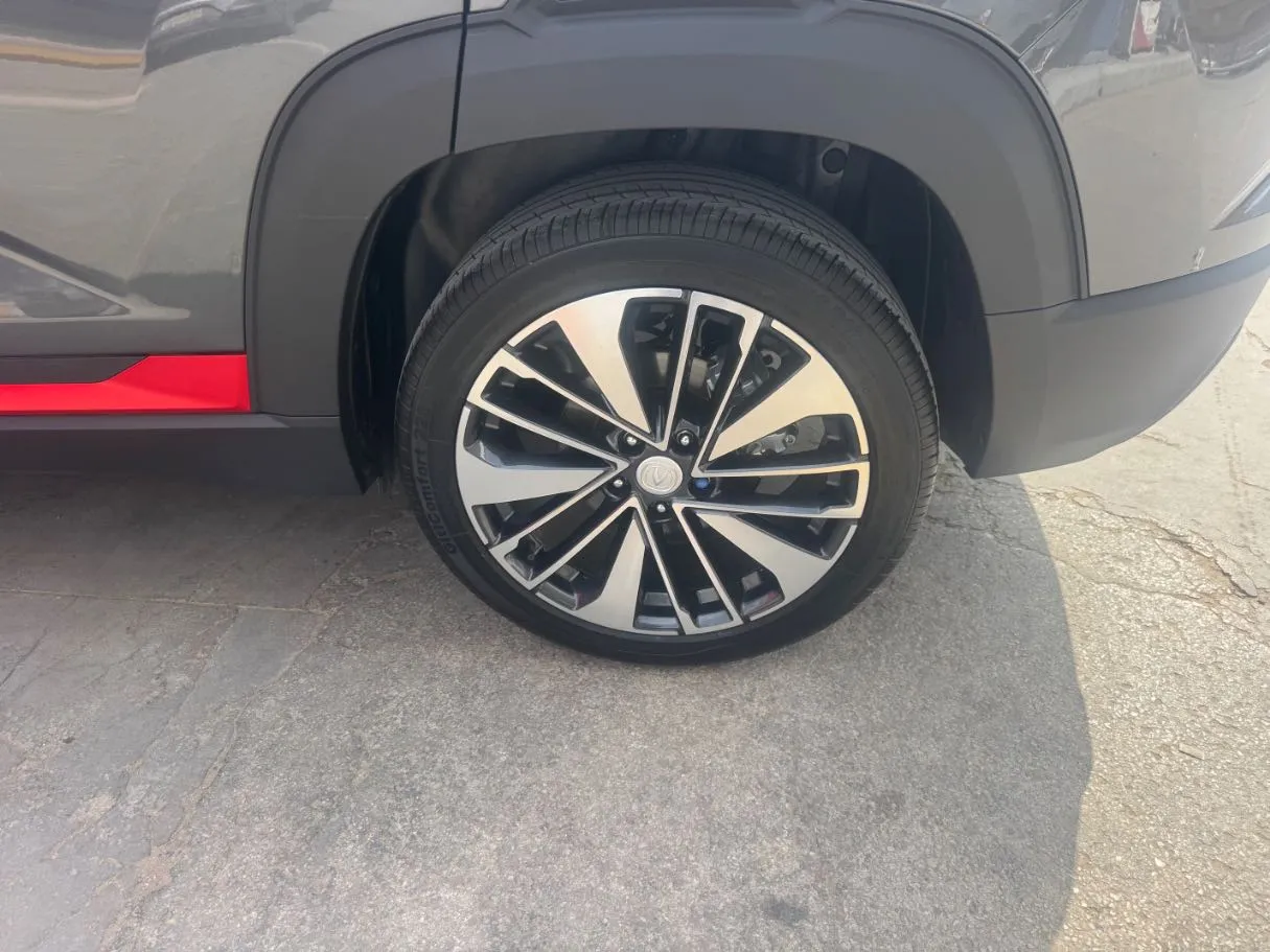 Car image 9