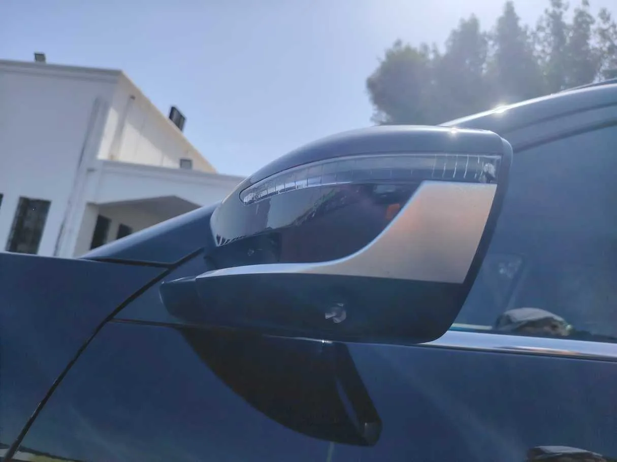 Car image 32