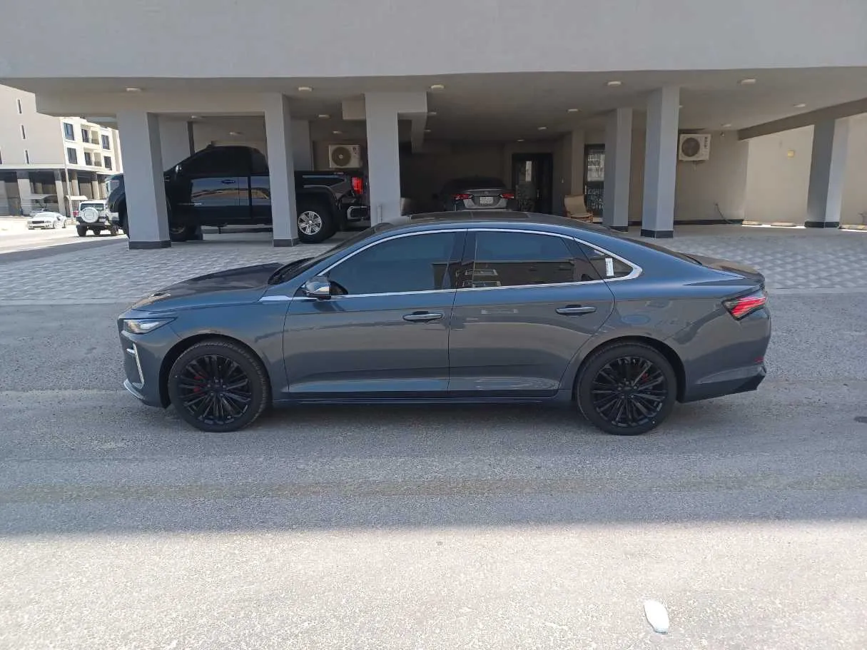 Car image 8