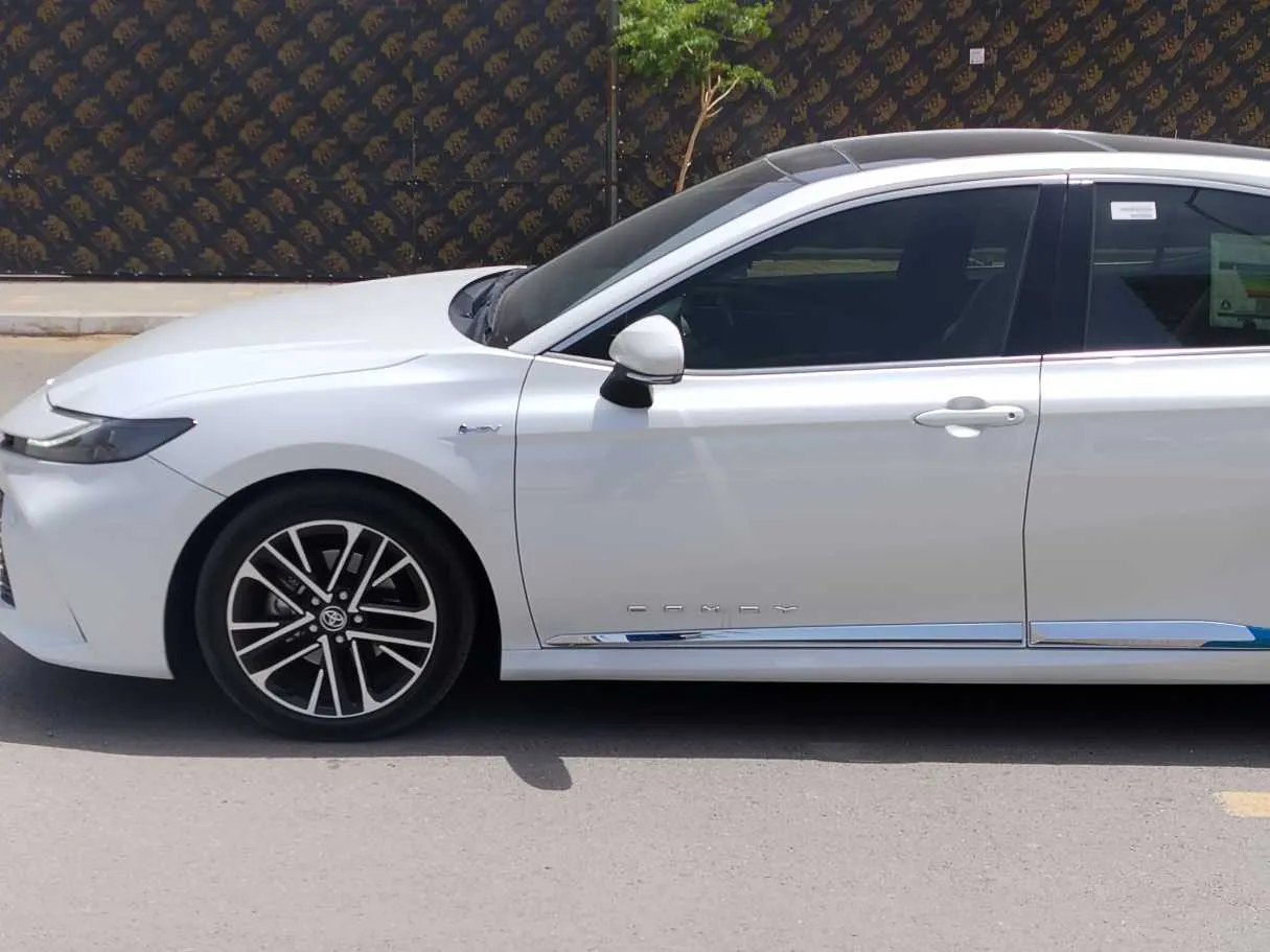 Car image 9
