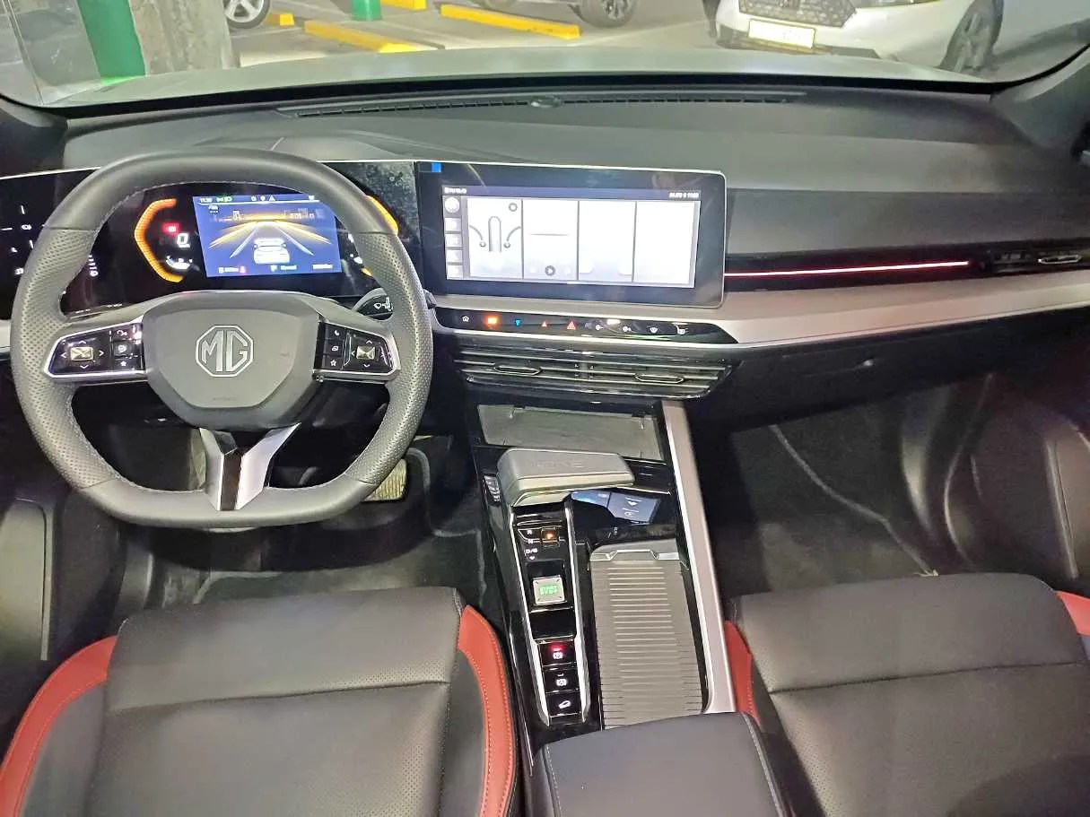 Car image 18