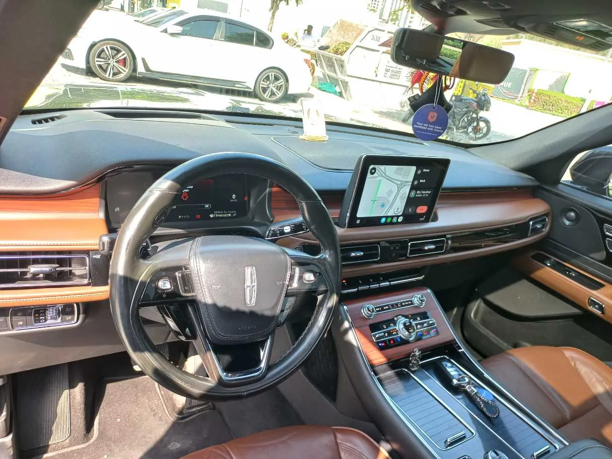 Car image 11