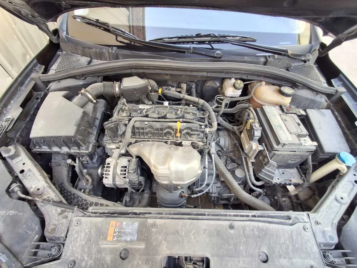 Car image 14