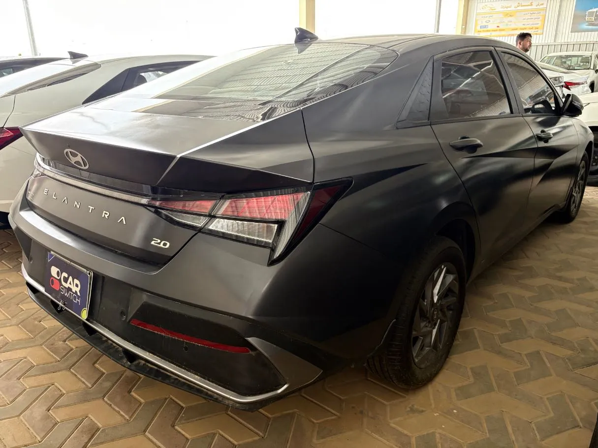Car image 4