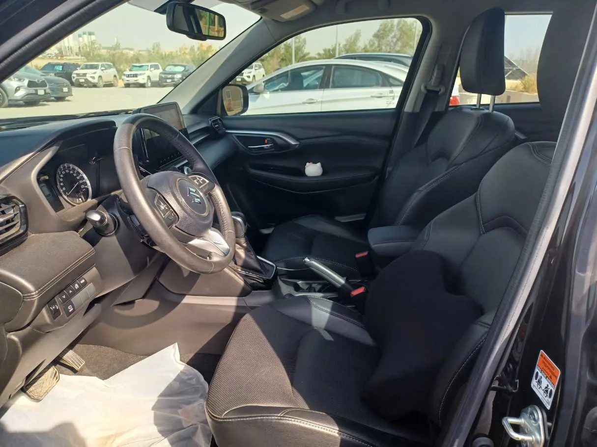 Car image 12