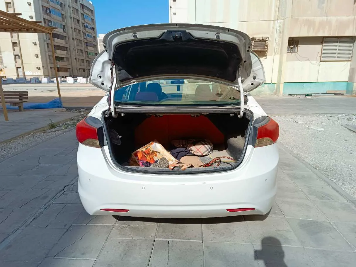 Car image 24
