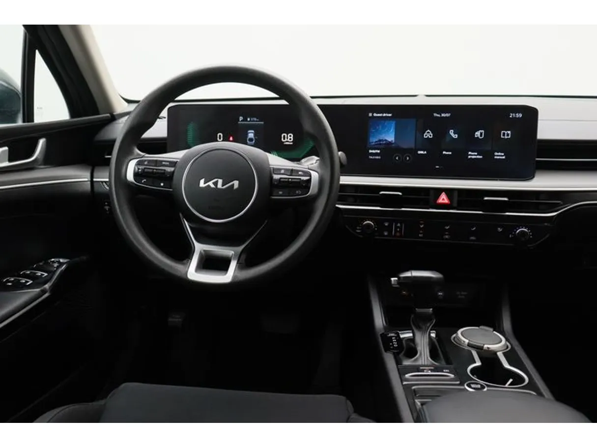 Car image 15