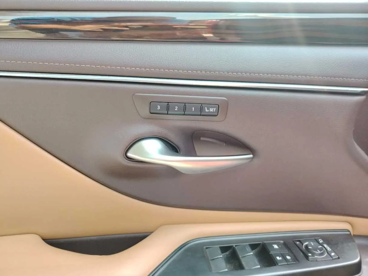 Car image 33