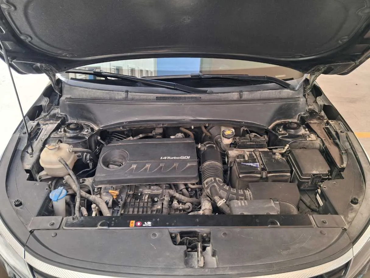 Car image 15