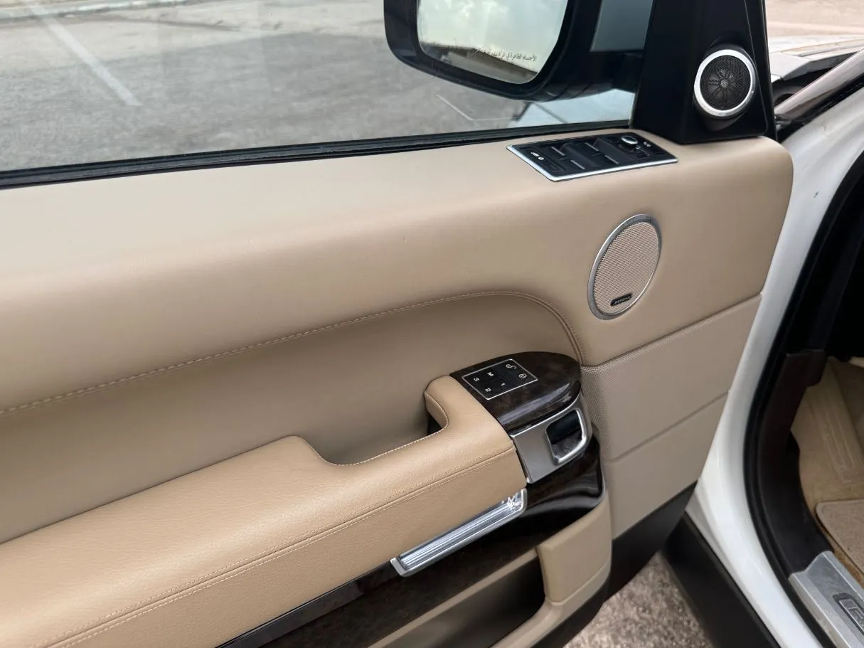 Car image 28