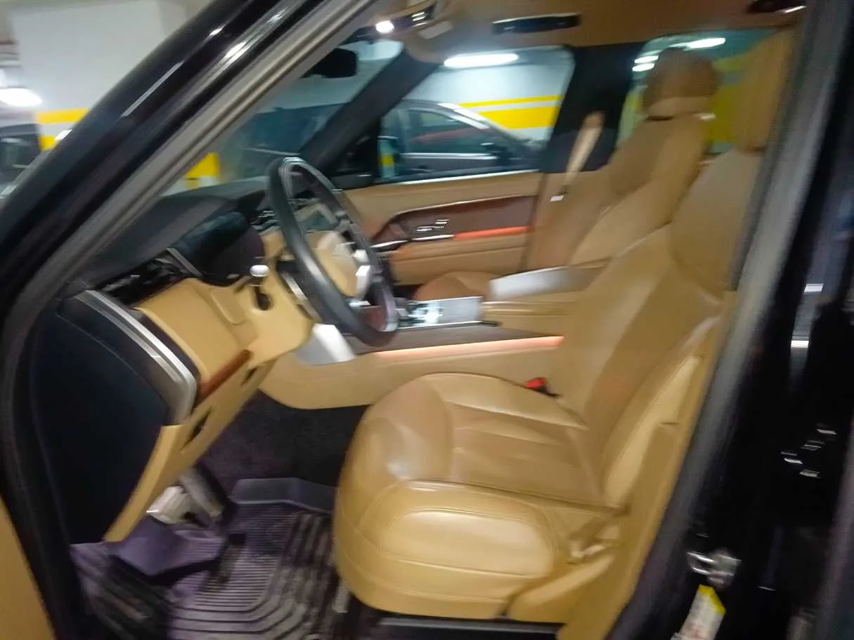 Car image 12
