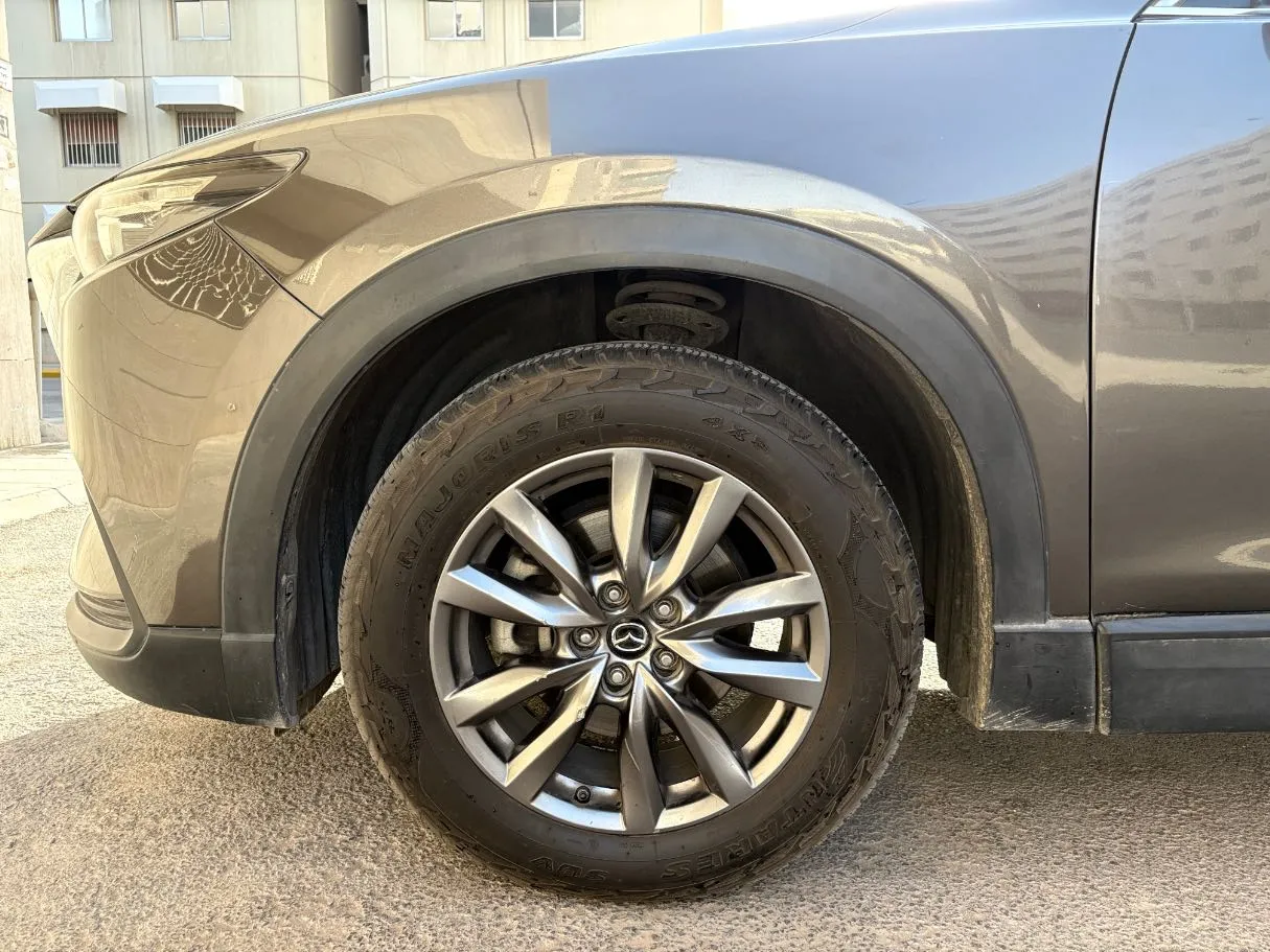Car image 9