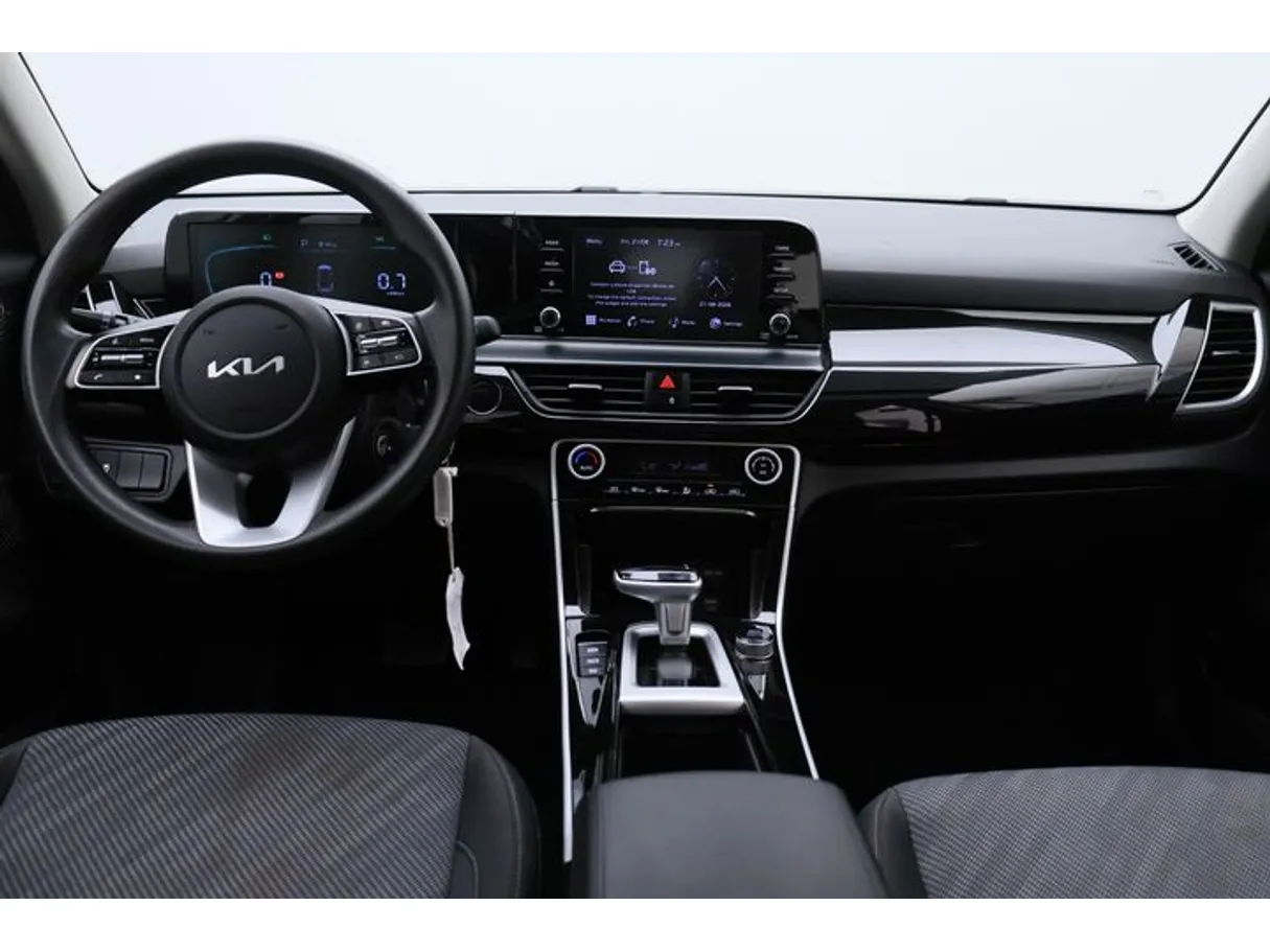Car image 14