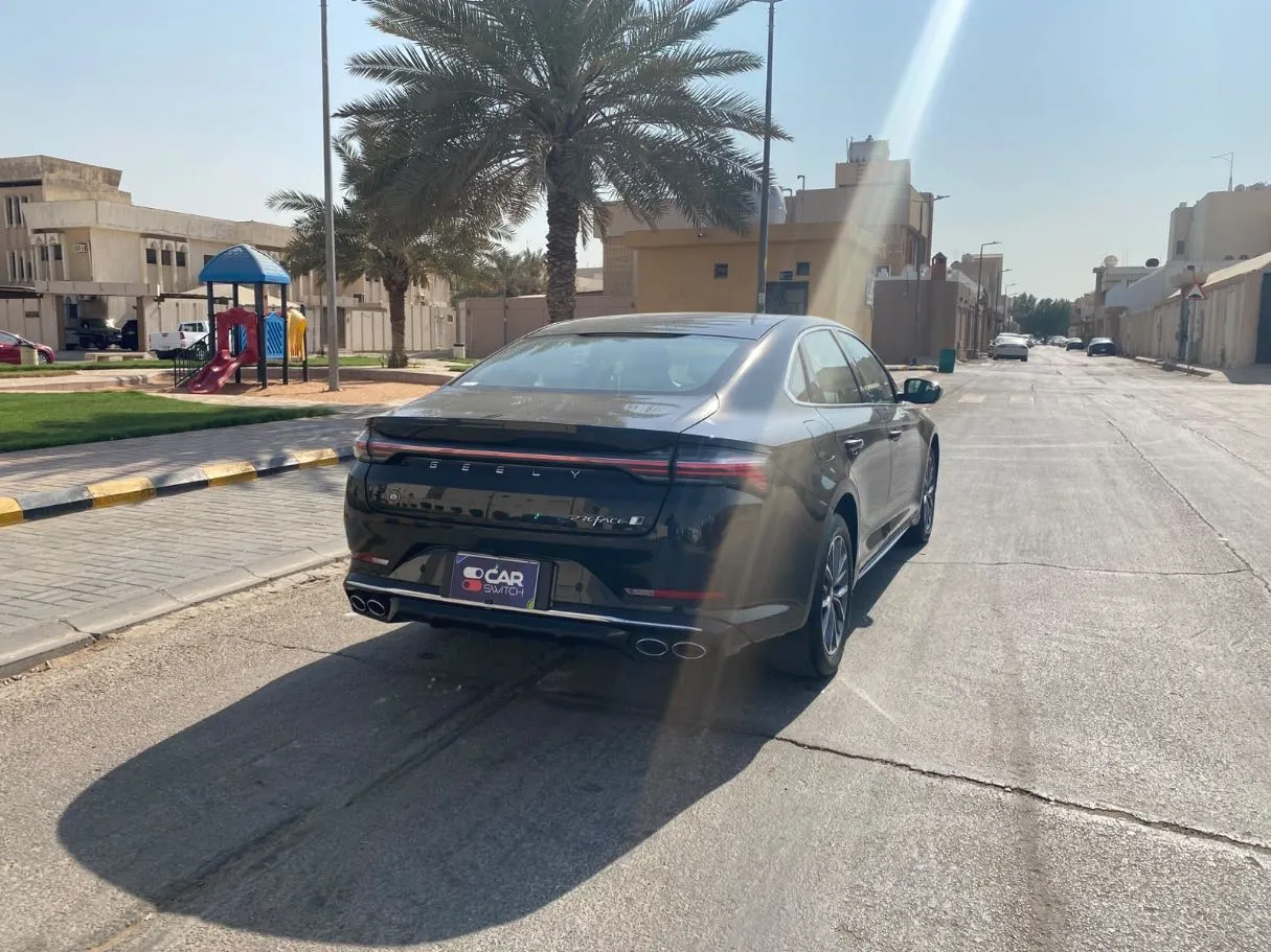 Car image 5