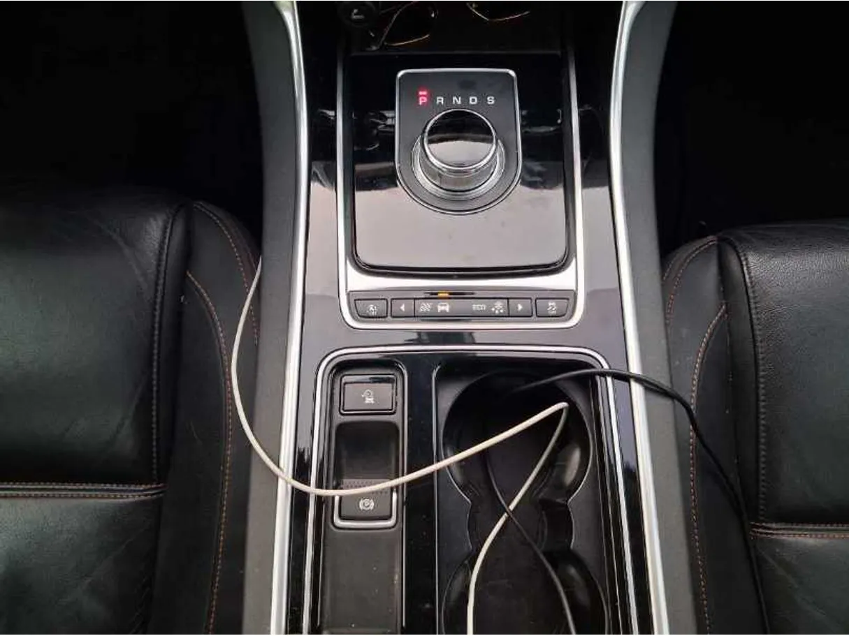 Car image 13