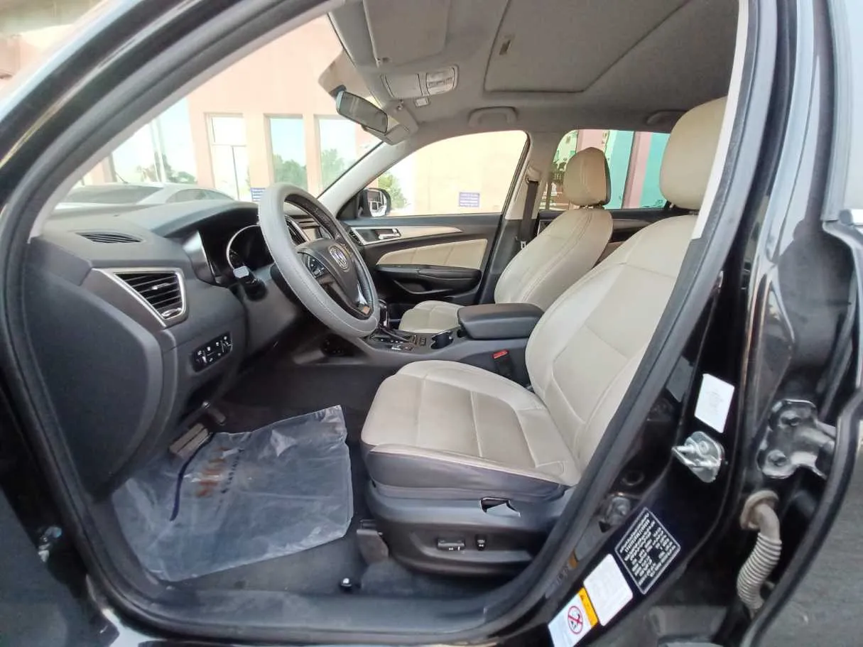 Car image 11