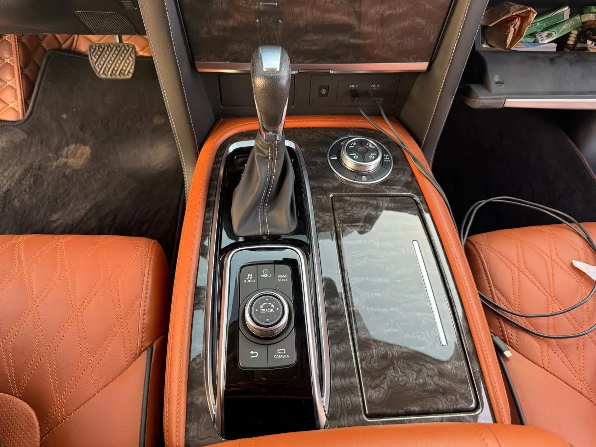 Car image 17