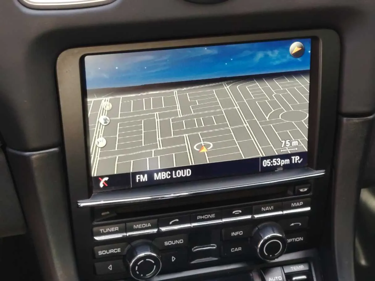 Car image 18