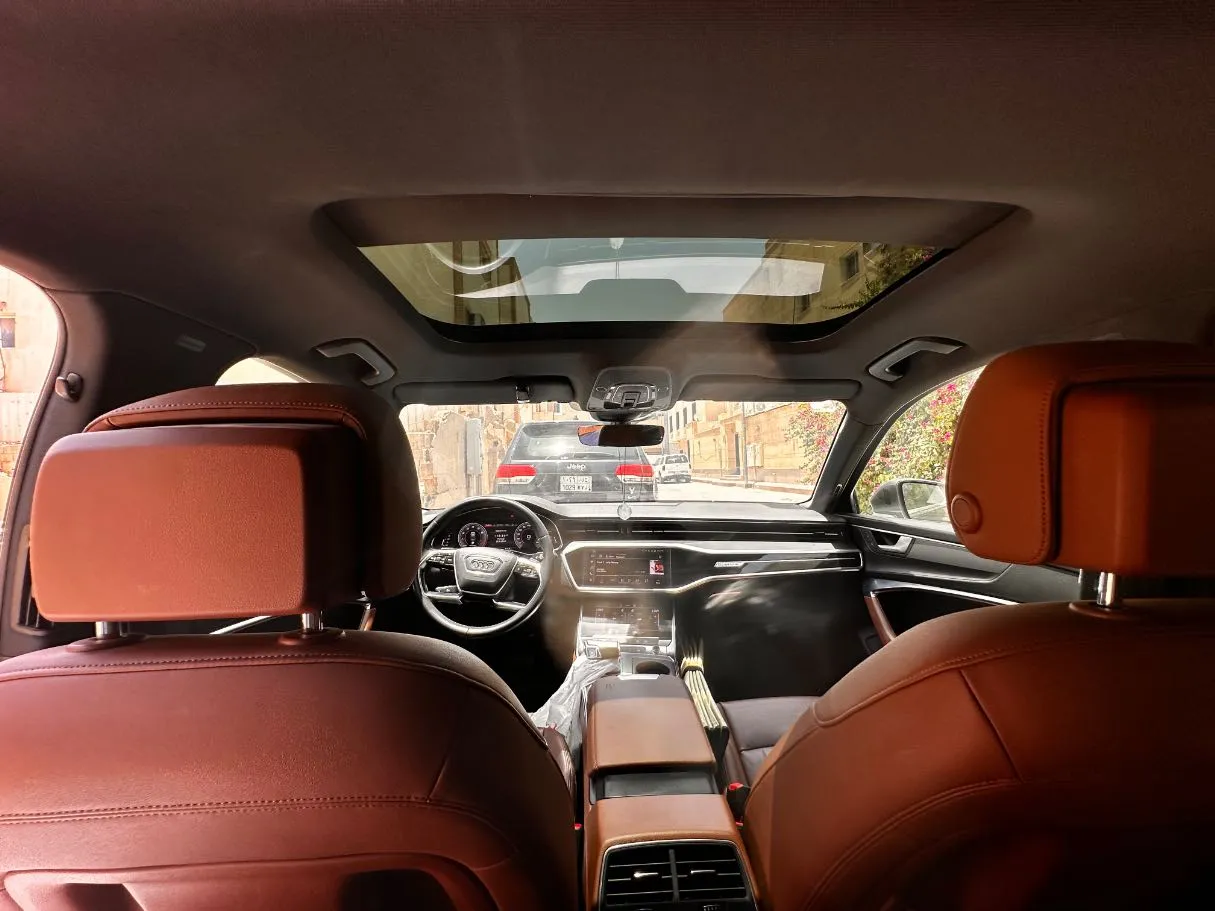 Car image 16