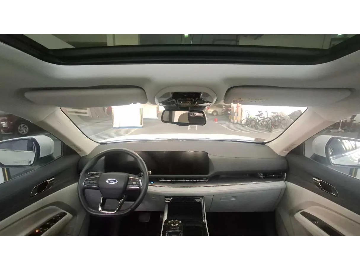 Car image 19