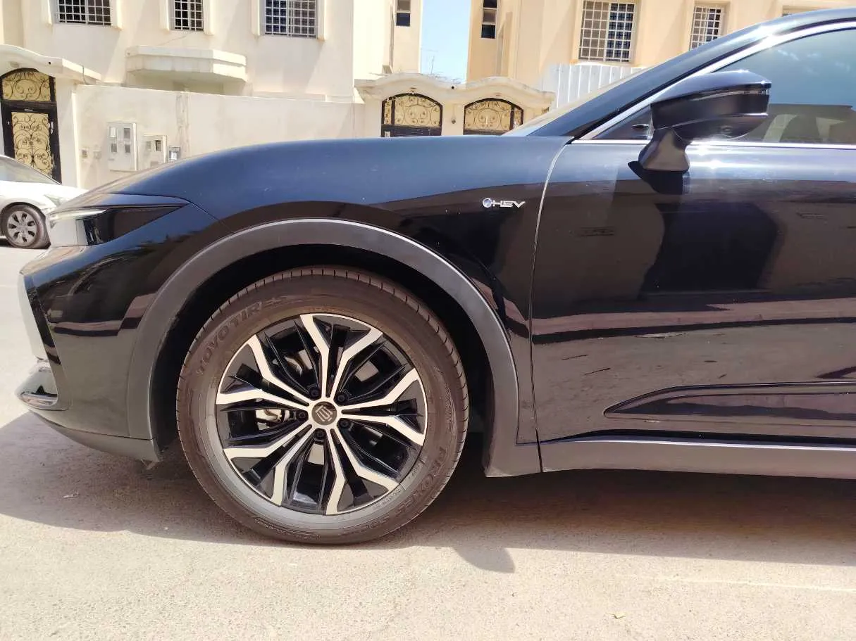 Car image 9