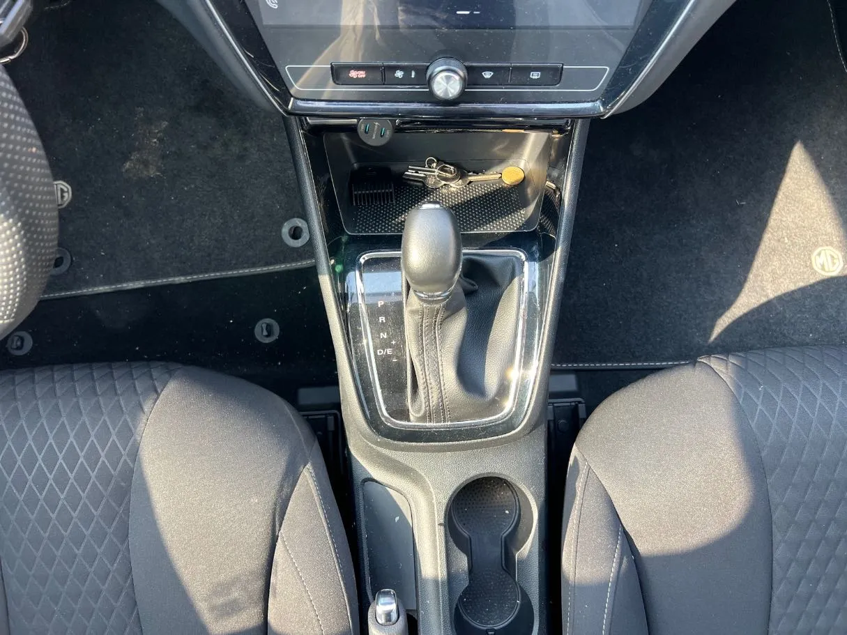Car image 16