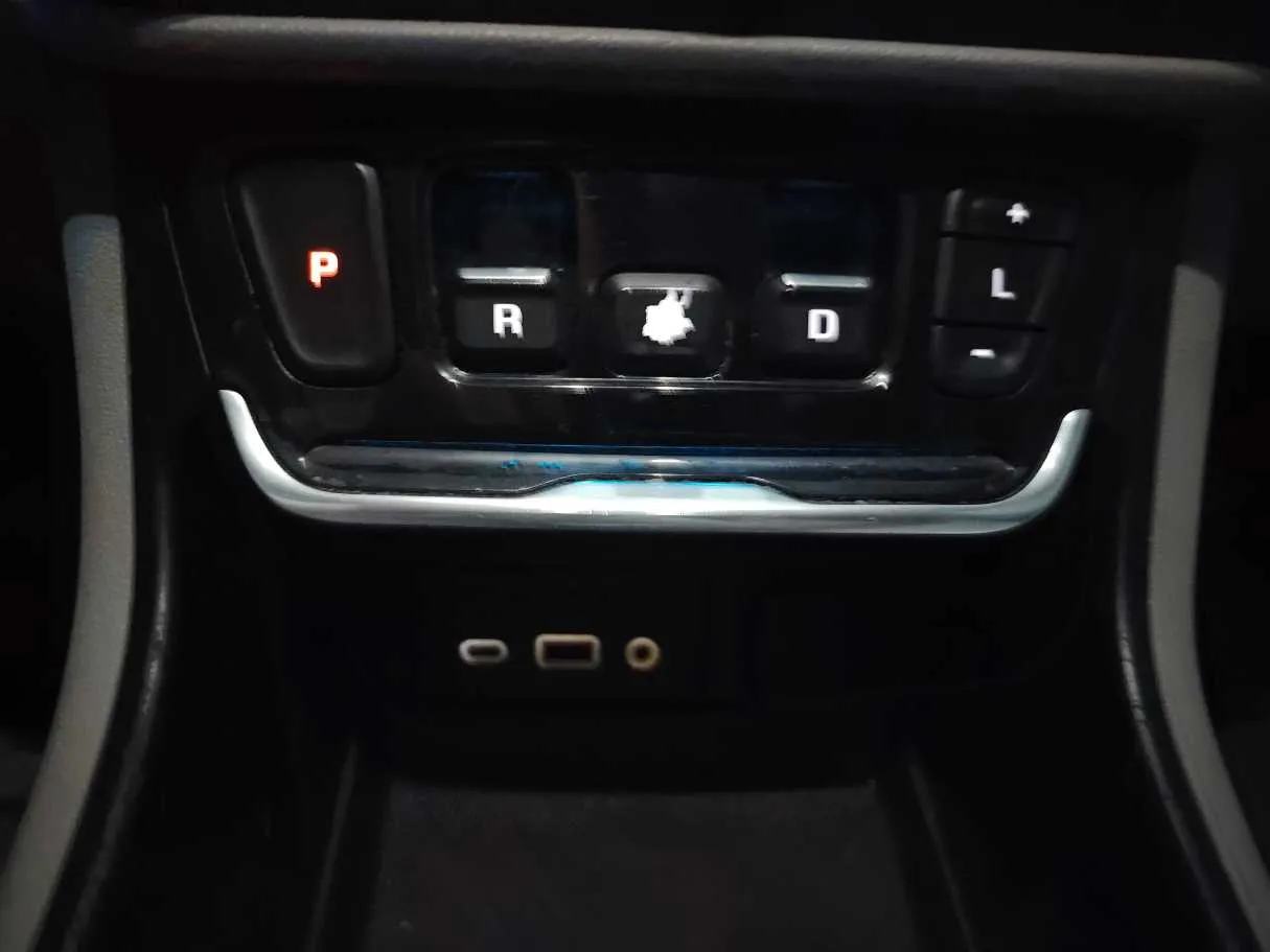 Car image 26