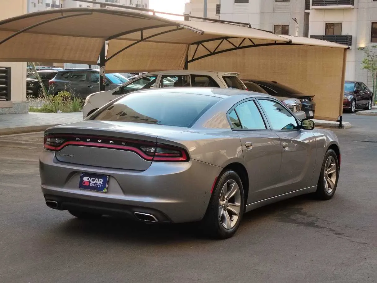 Car image 5