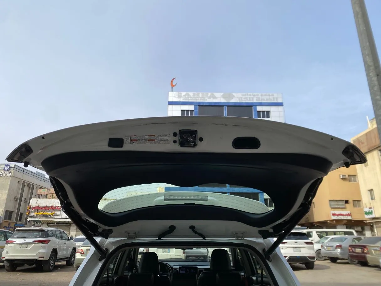 Car image 21