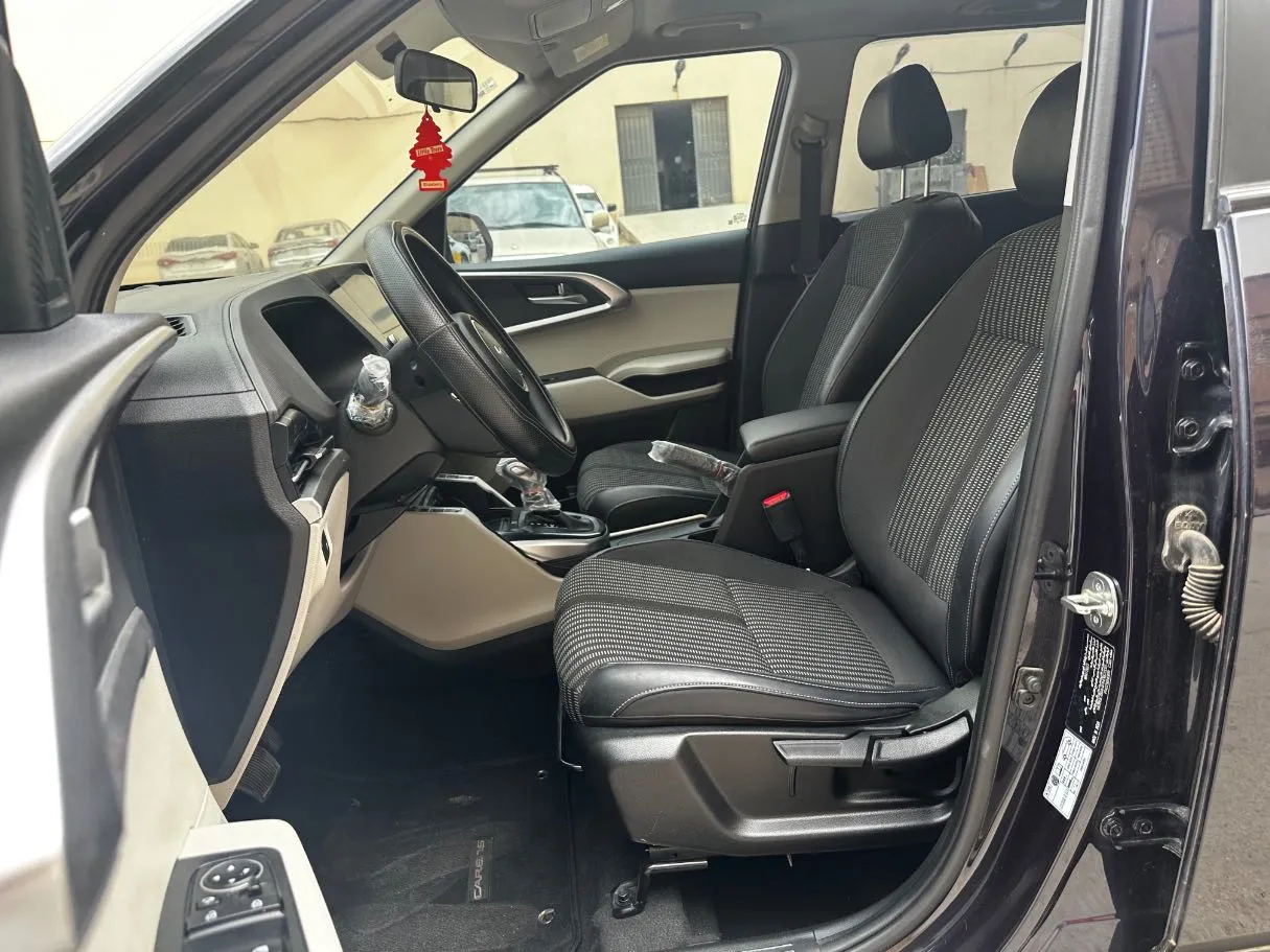 Car image 13