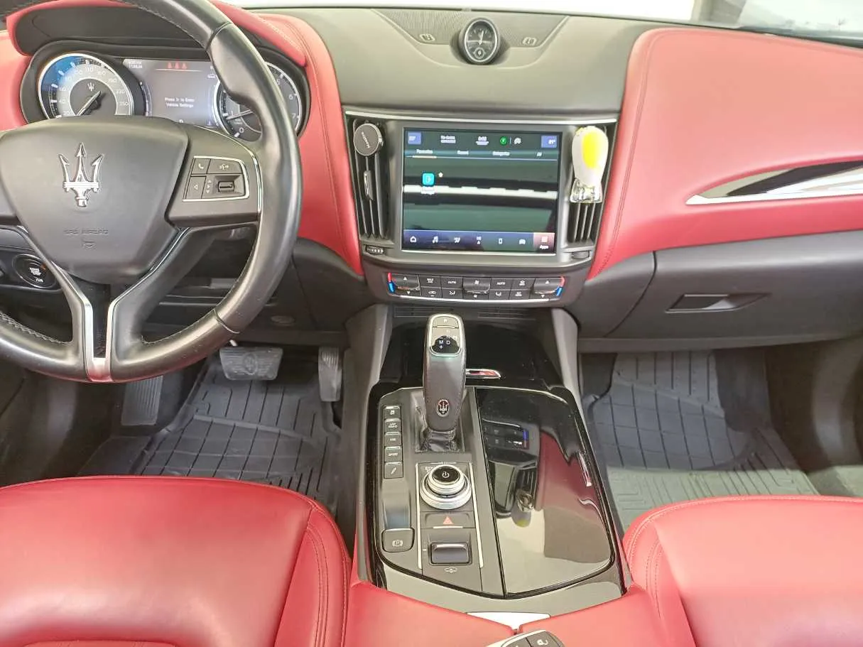 Car image 16