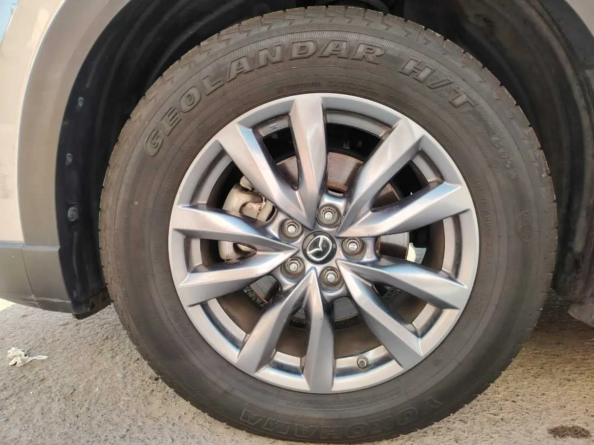 Car image 9