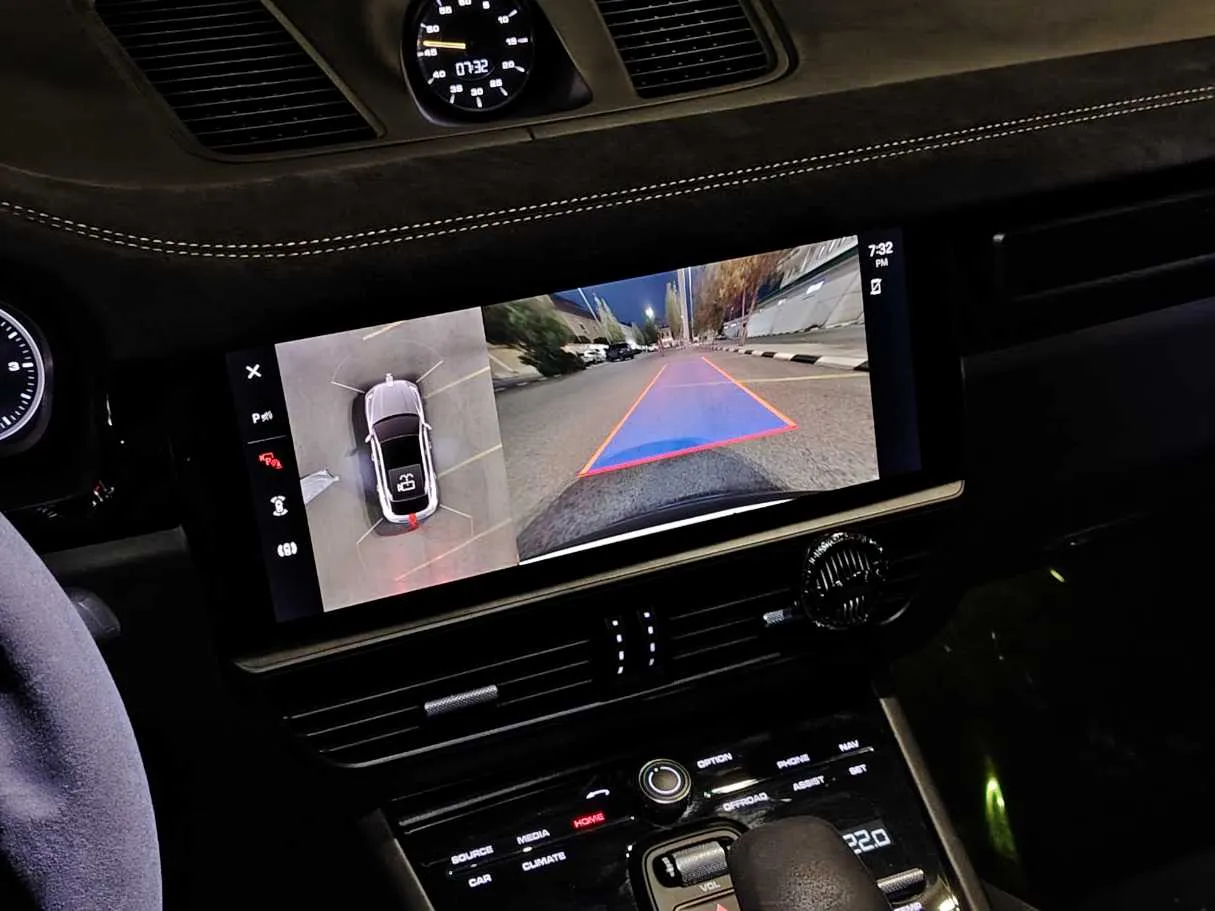 Car image 21