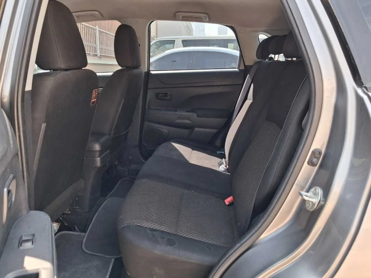 Car image 14