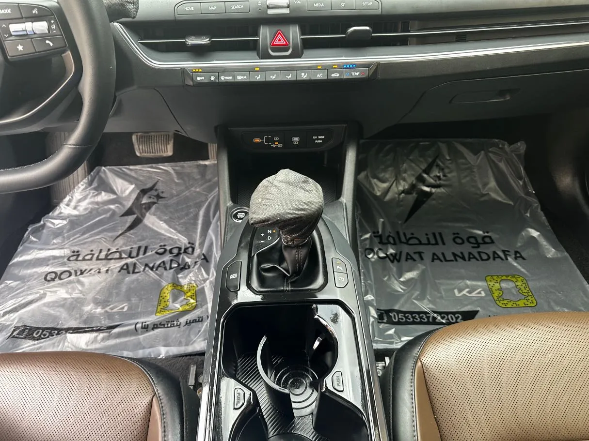 Car image 18