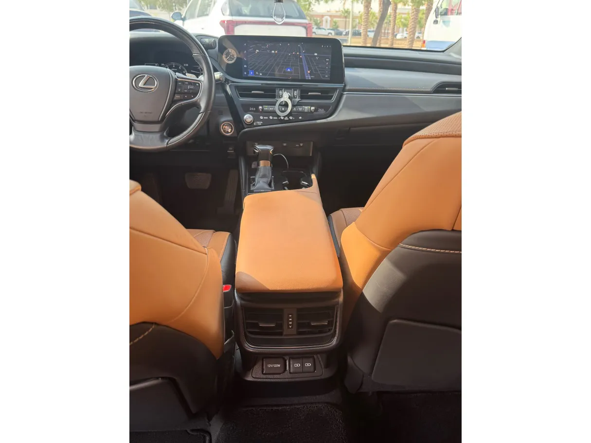 Car image 21