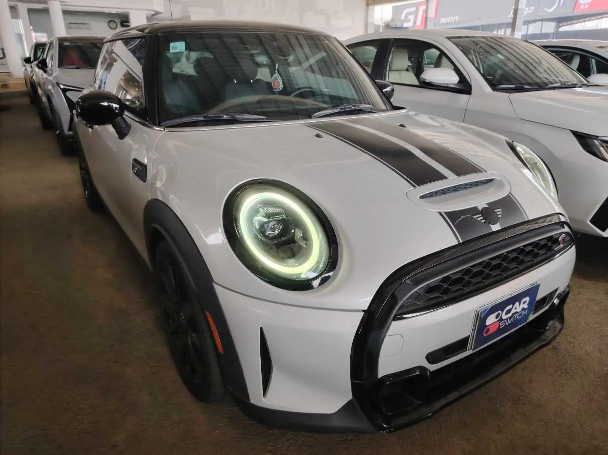 Car image 3